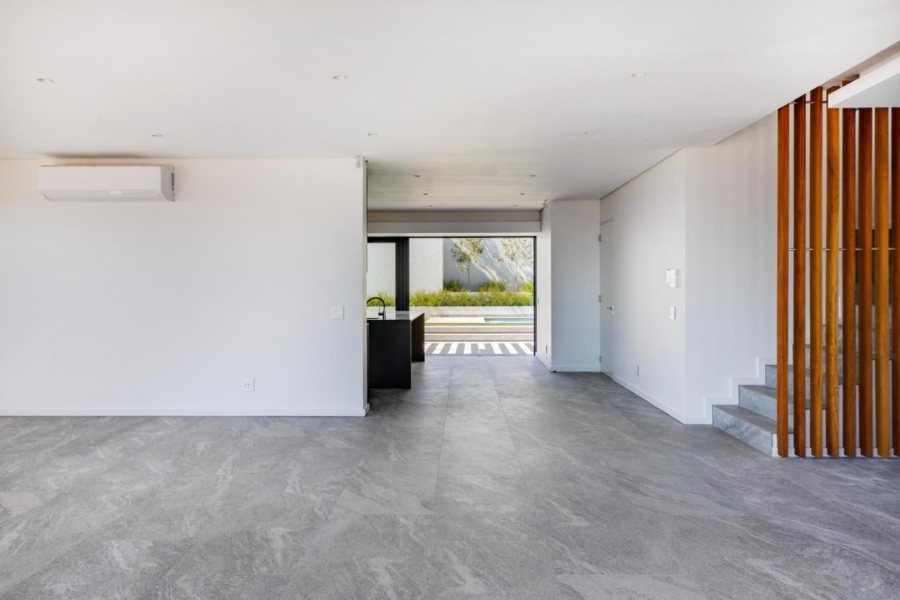 4 Bedroom Property for Sale in Fresnaye Western Cape